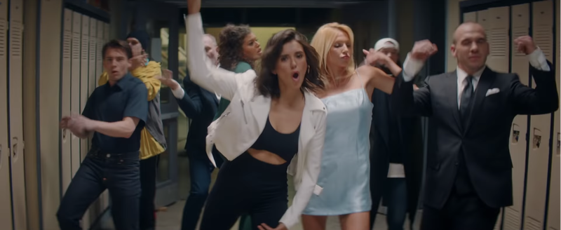 Illustration for article titled Drake Reminds Us Everyone From Degrassi Is Smoking Hot Now